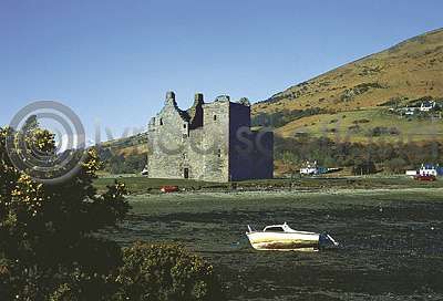 Lochranza Castle With Boat (HA6)